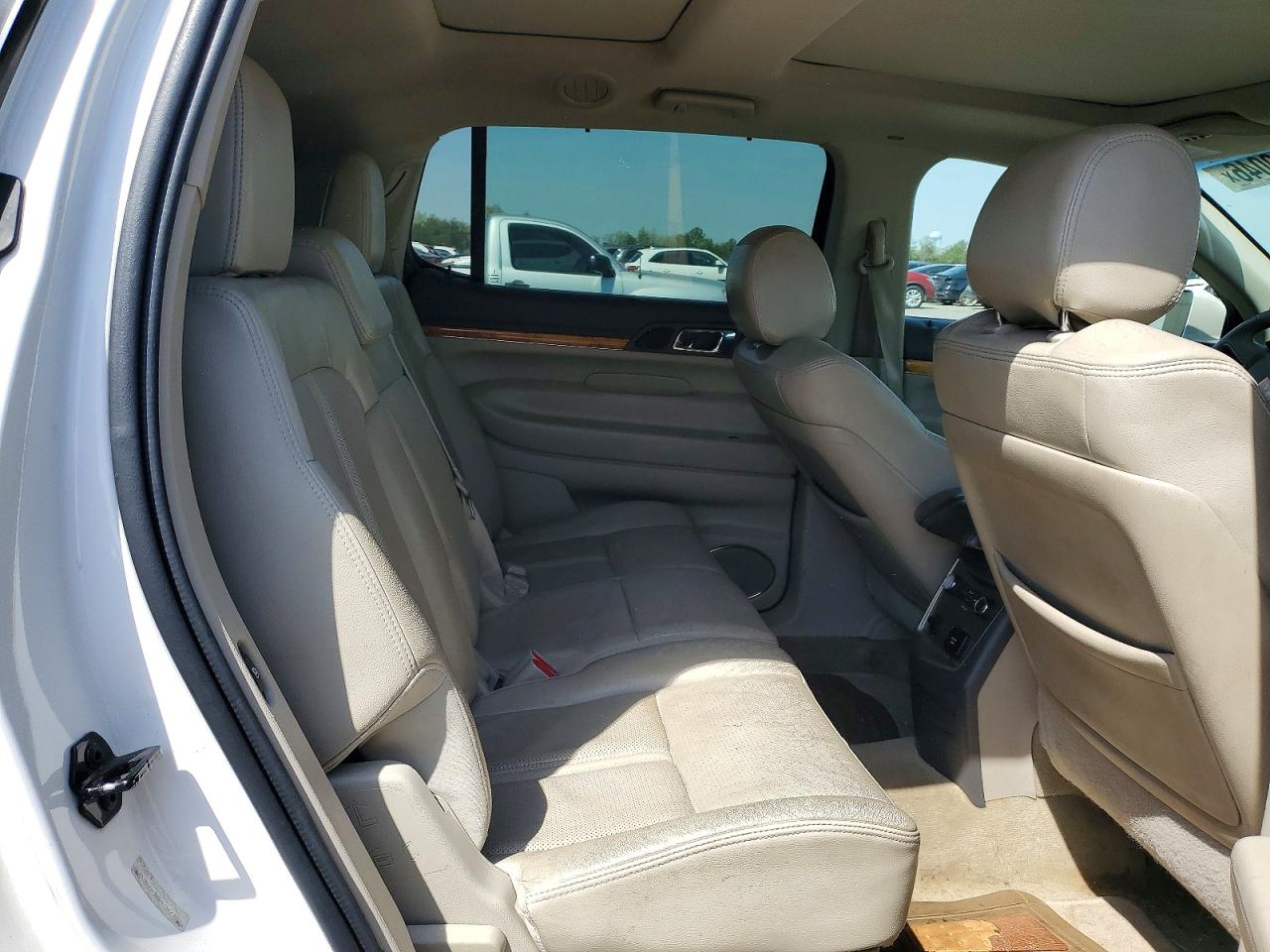 2011 LINCOLN MKT