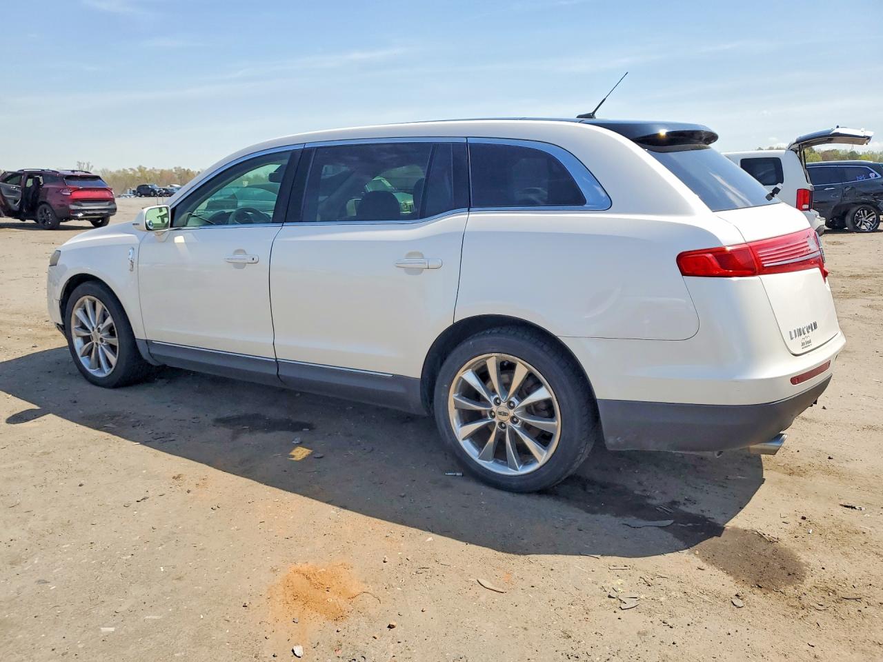 2011 LINCOLN MKT