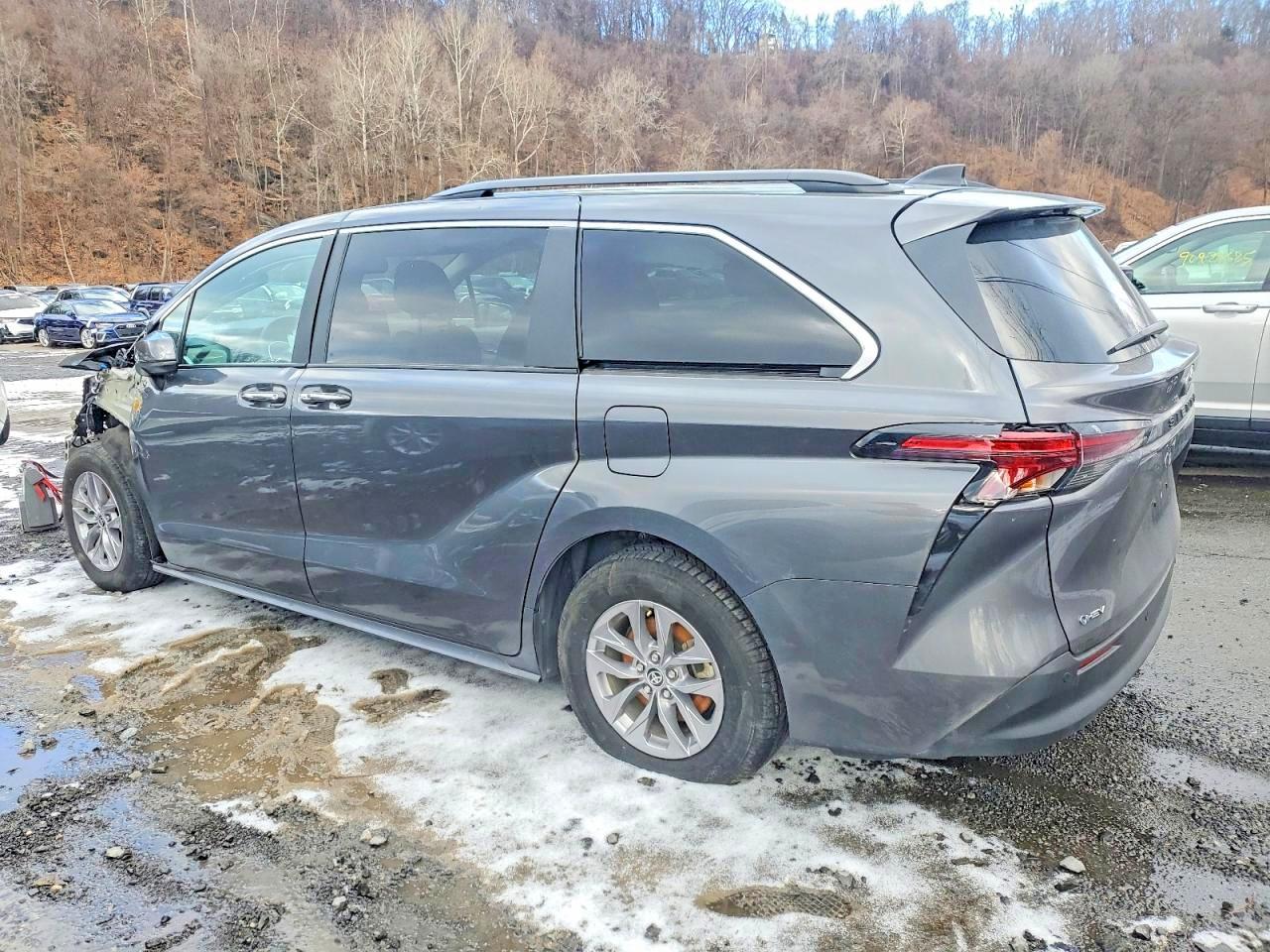 2025 TOYOTA SIENNA