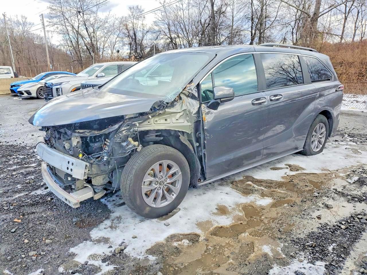 2025 TOYOTA SIENNA