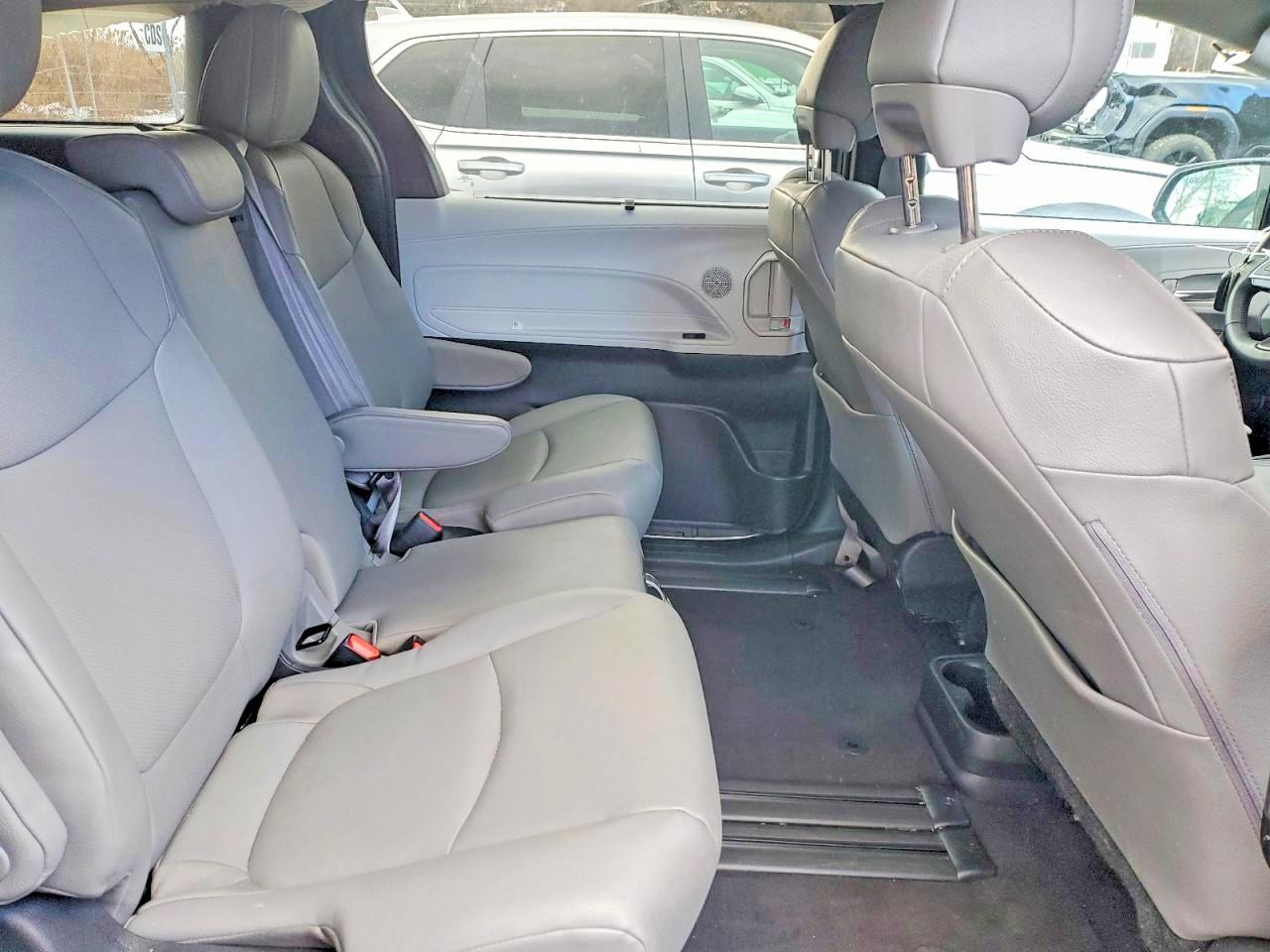 2025 TOYOTA SIENNA