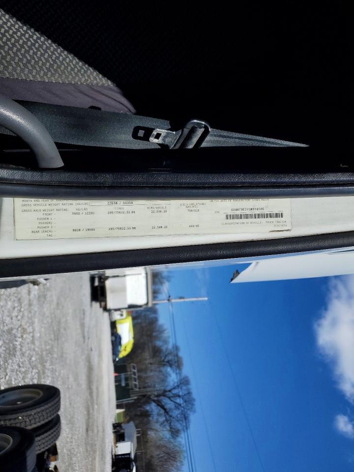 2016 VOLVO VN