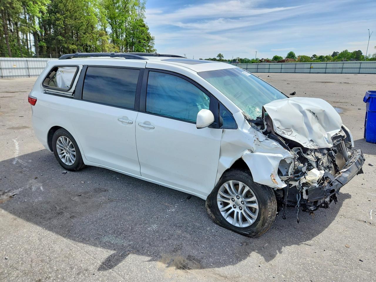 2015 TOYOTA SIENNA