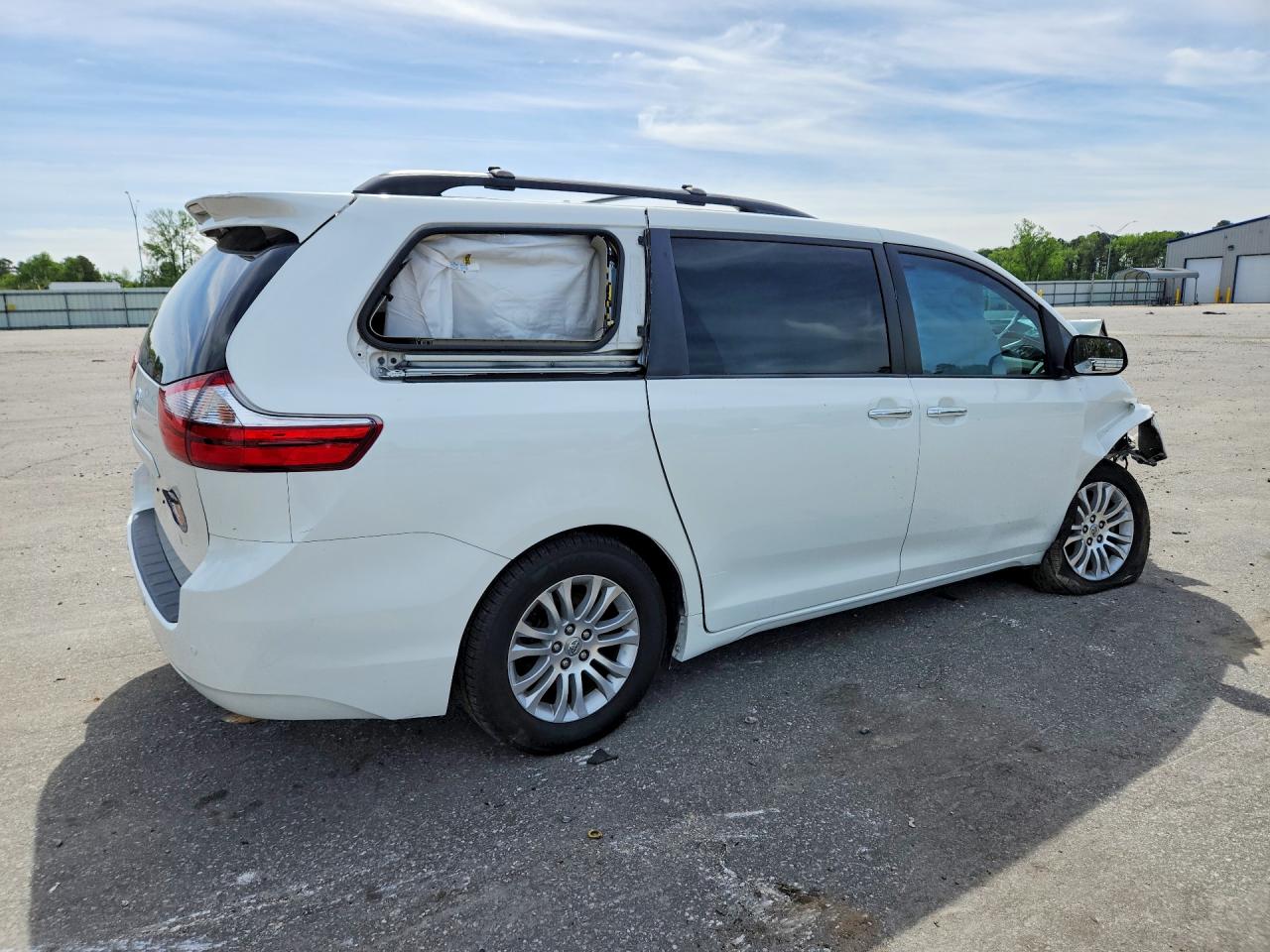 2015 TOYOTA SIENNA