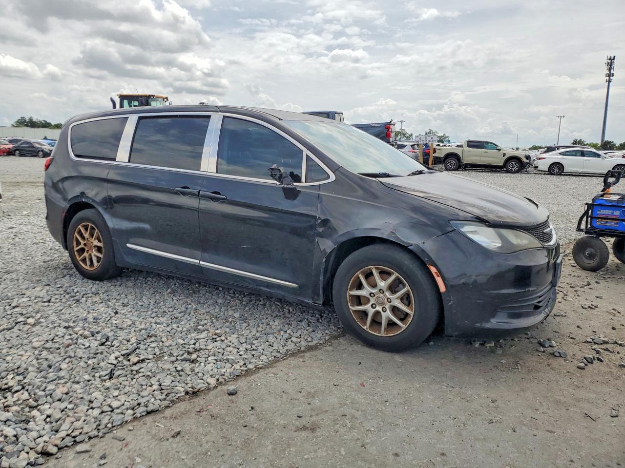 2017 CHRYSLER PACIFICA