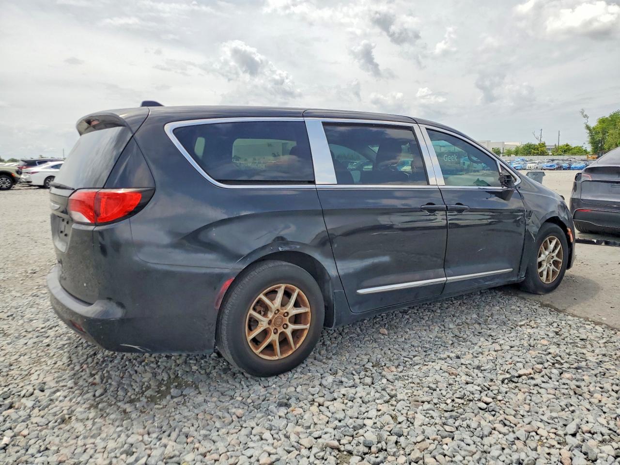 2017 CHRYSLER PACIFICA