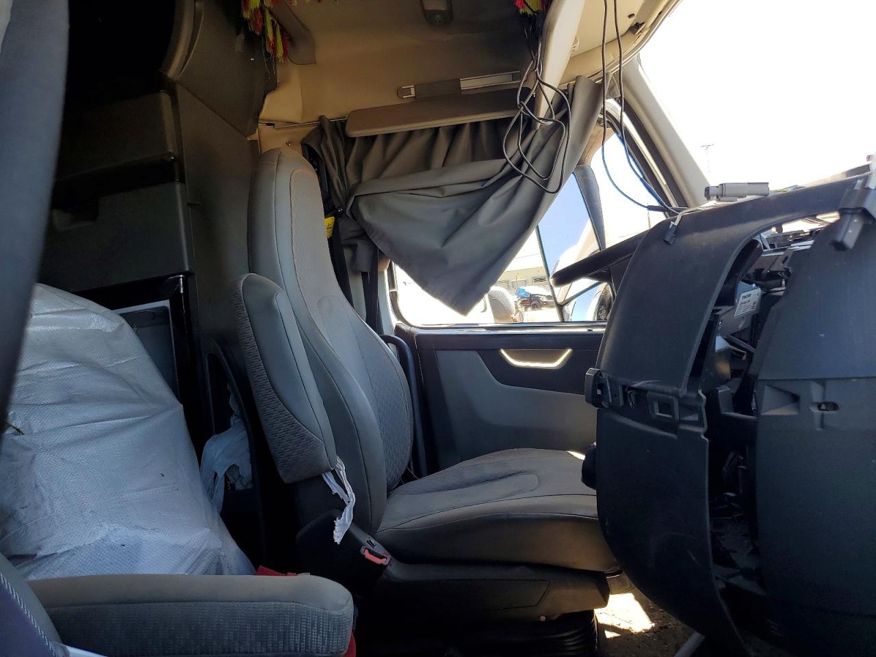 2021 VOLV VN