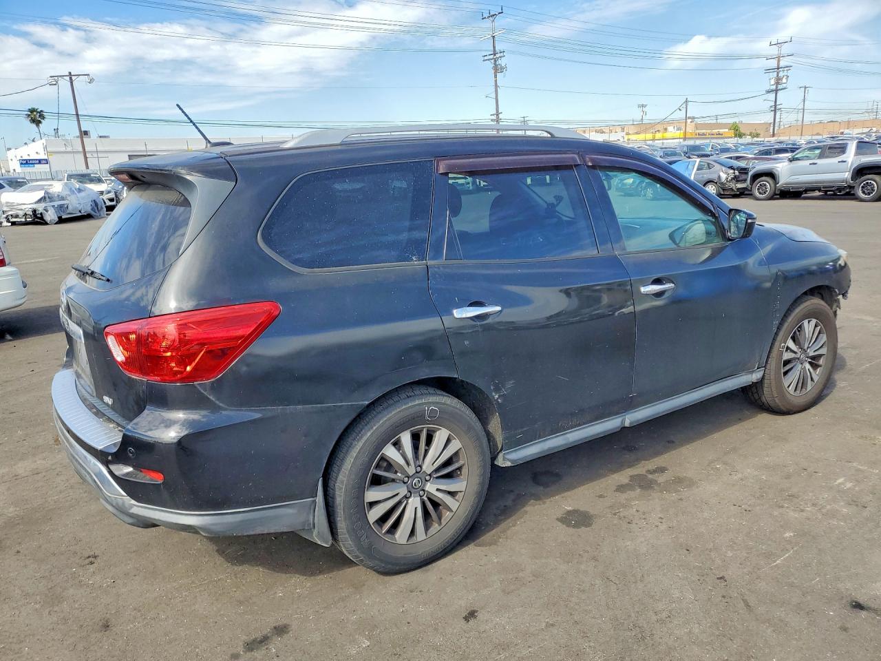 2017 NISSAN PATHFINDER
