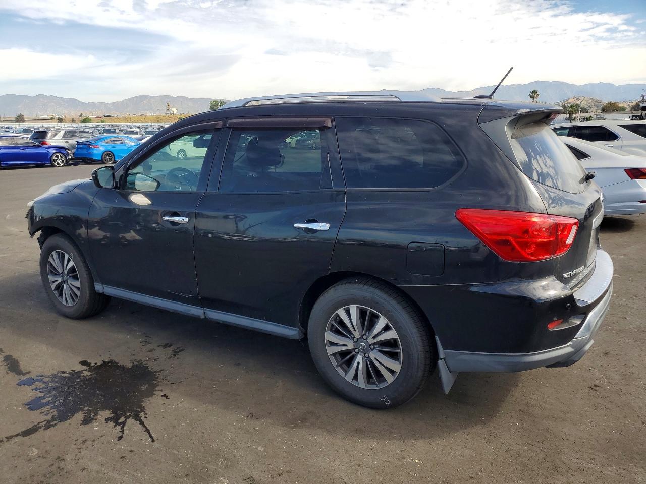 2017 NISSAN PATHFINDER