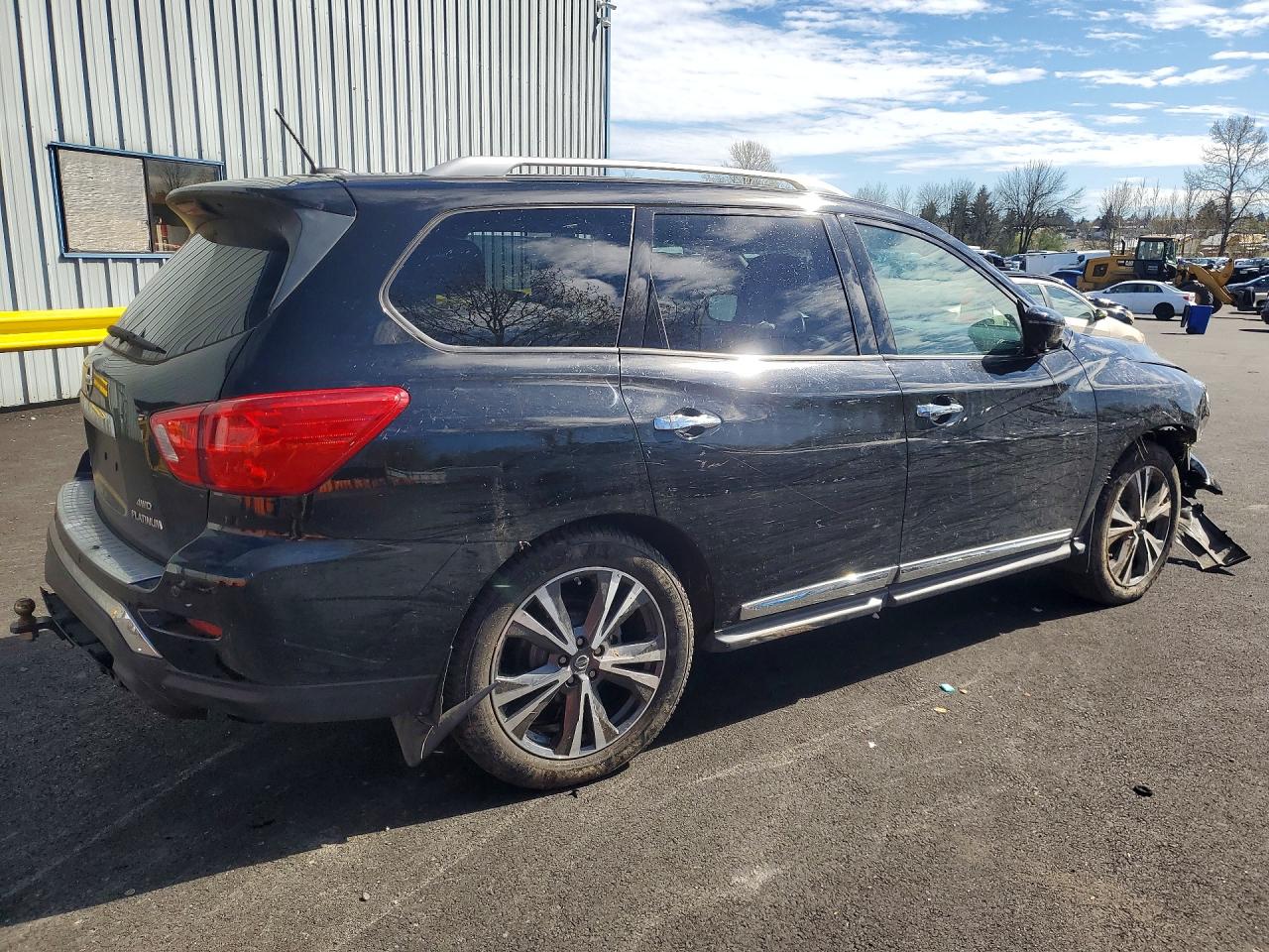2017 NISSAN PATHFINDER