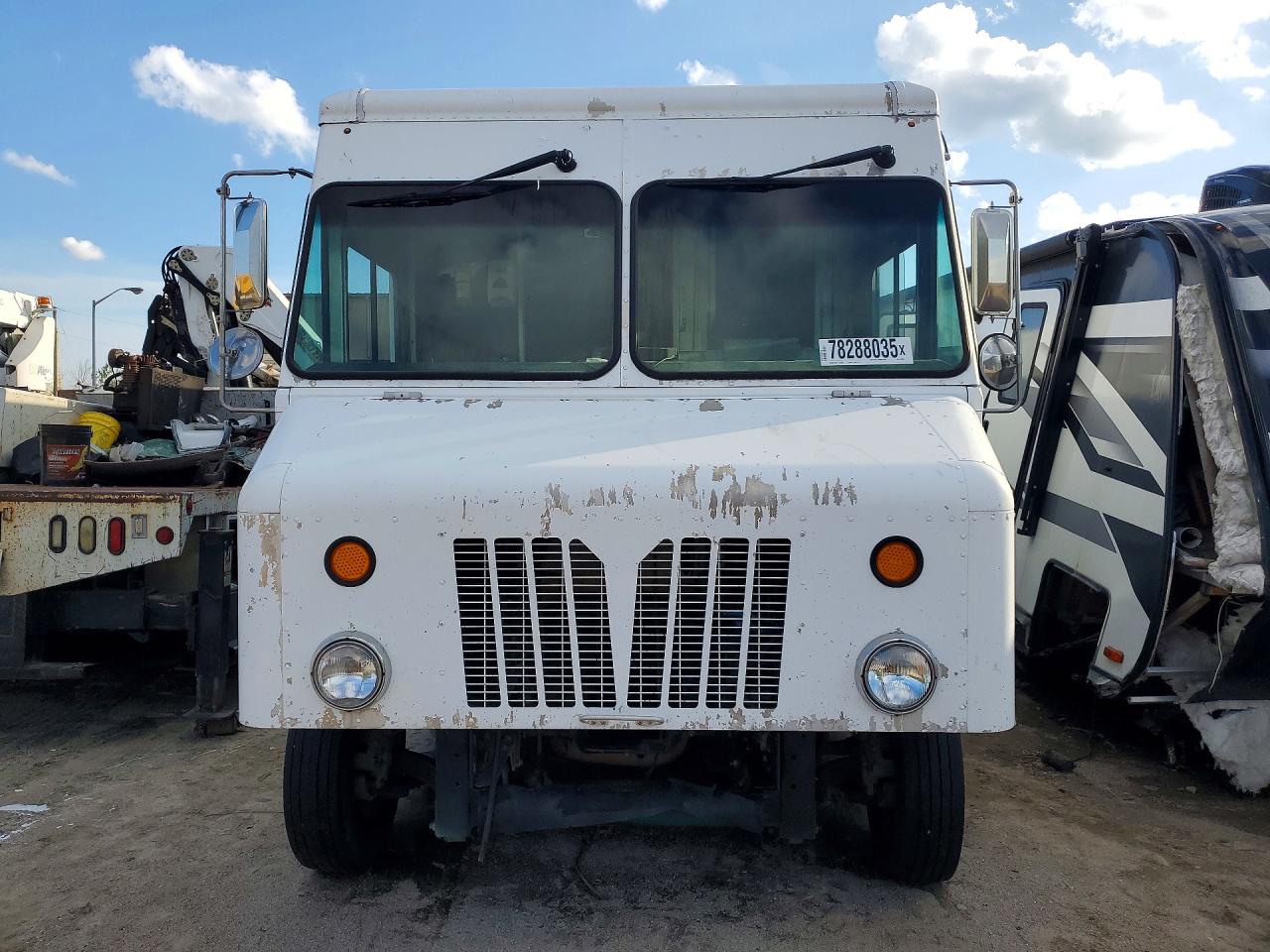 2016 FREIGLINER MT45 CHASS