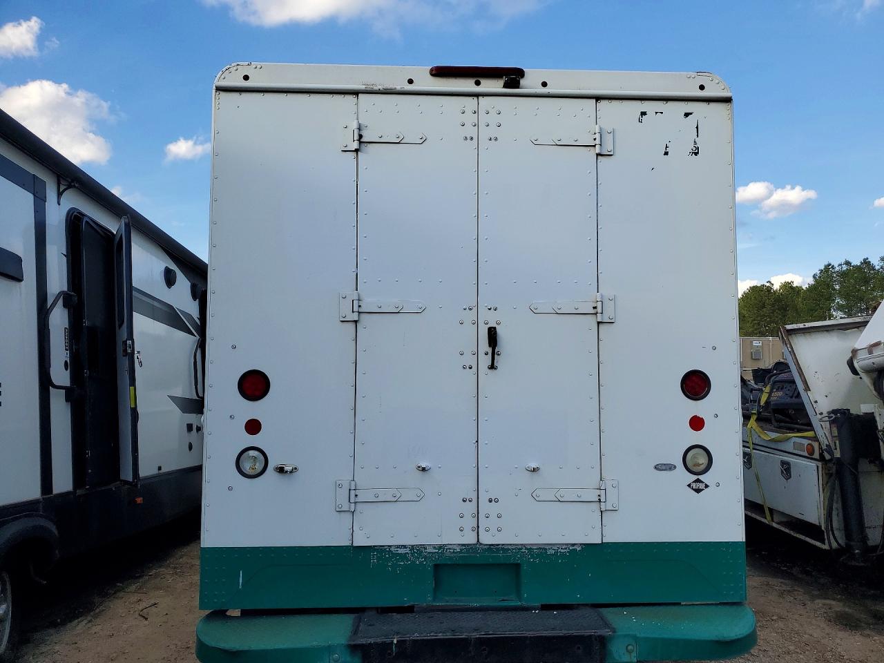 2016 FREIGLINER MT45 CHASS