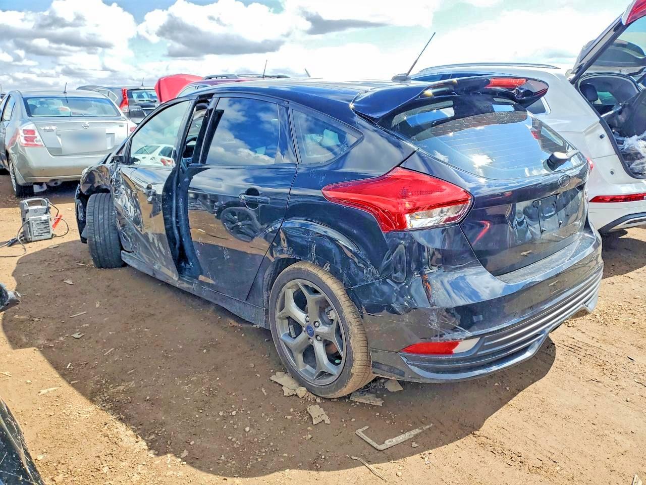 2016 FORD FOCUS