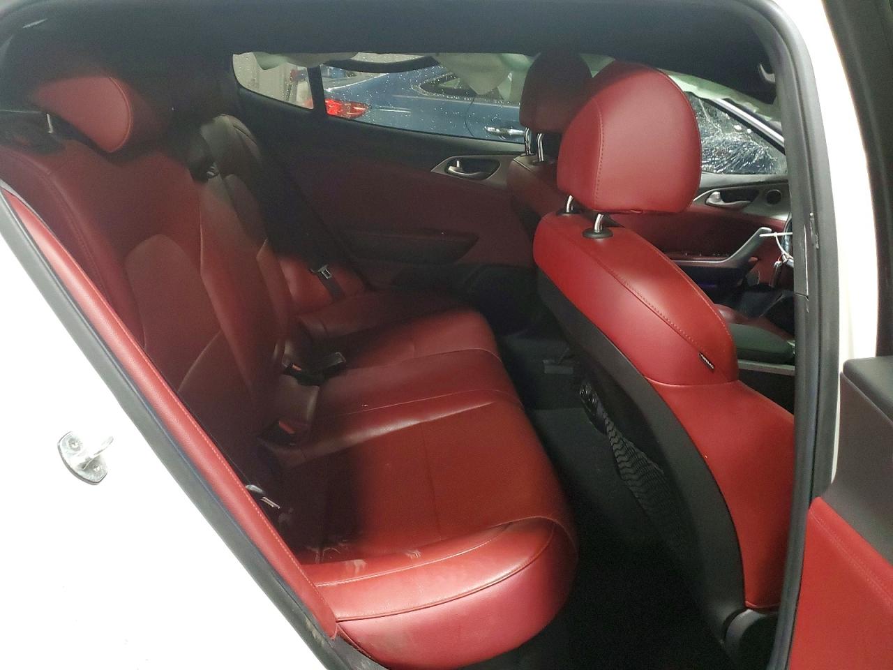 2020 KIA STINGER