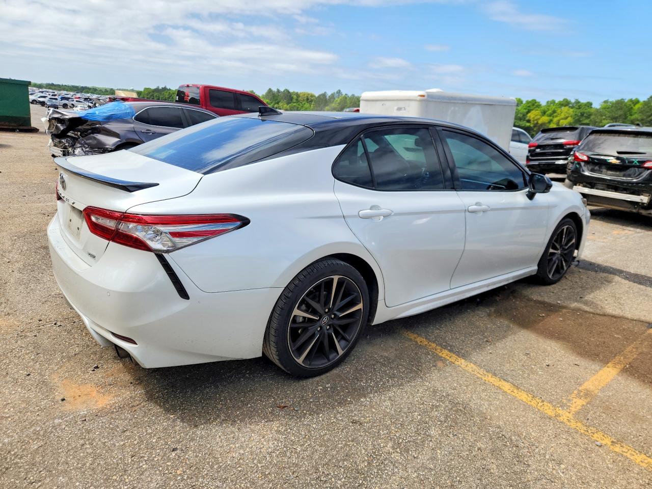 2018 TOYOTA CAMRY