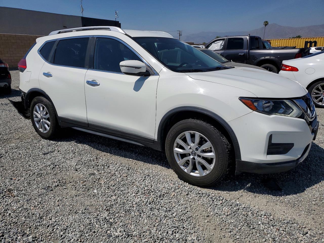 2017 NISSAN ROGUE