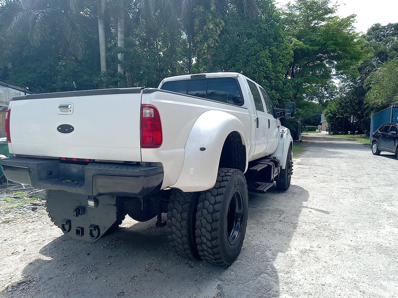 2001 FORD F650
