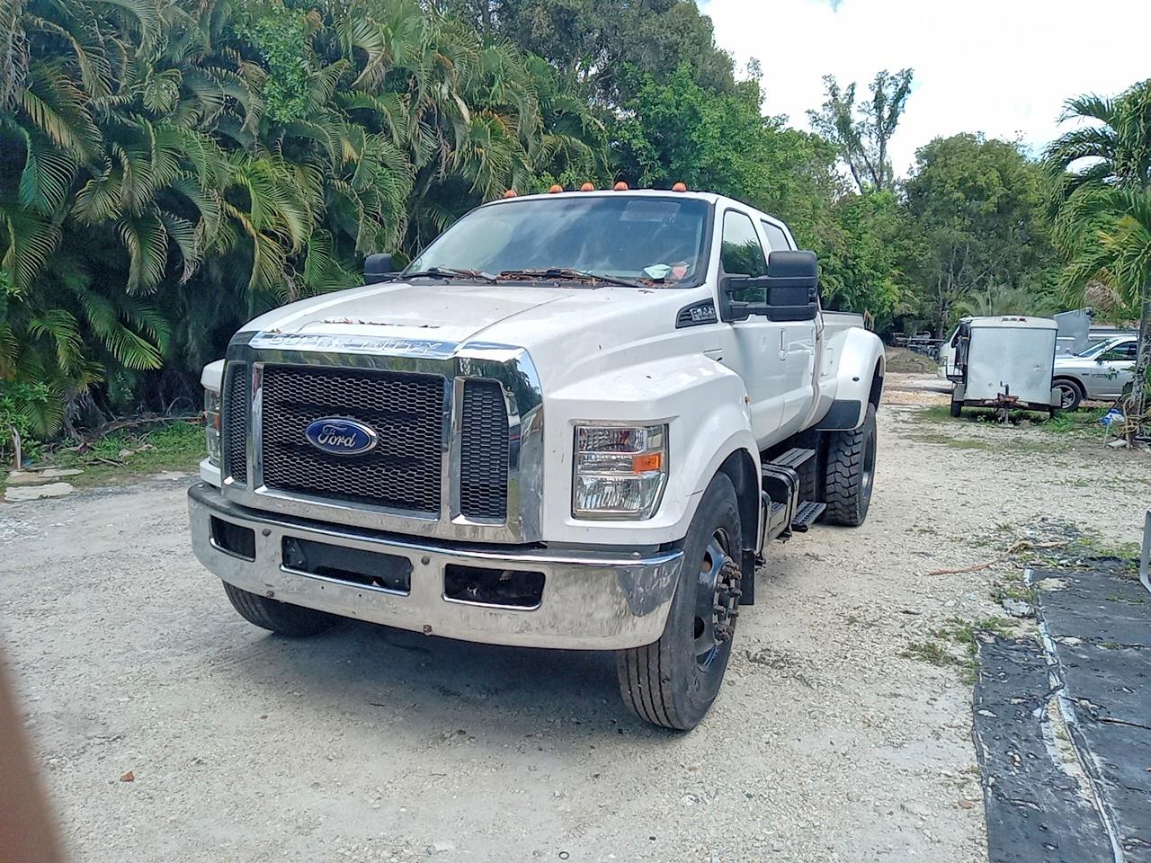 2001 FORD F650