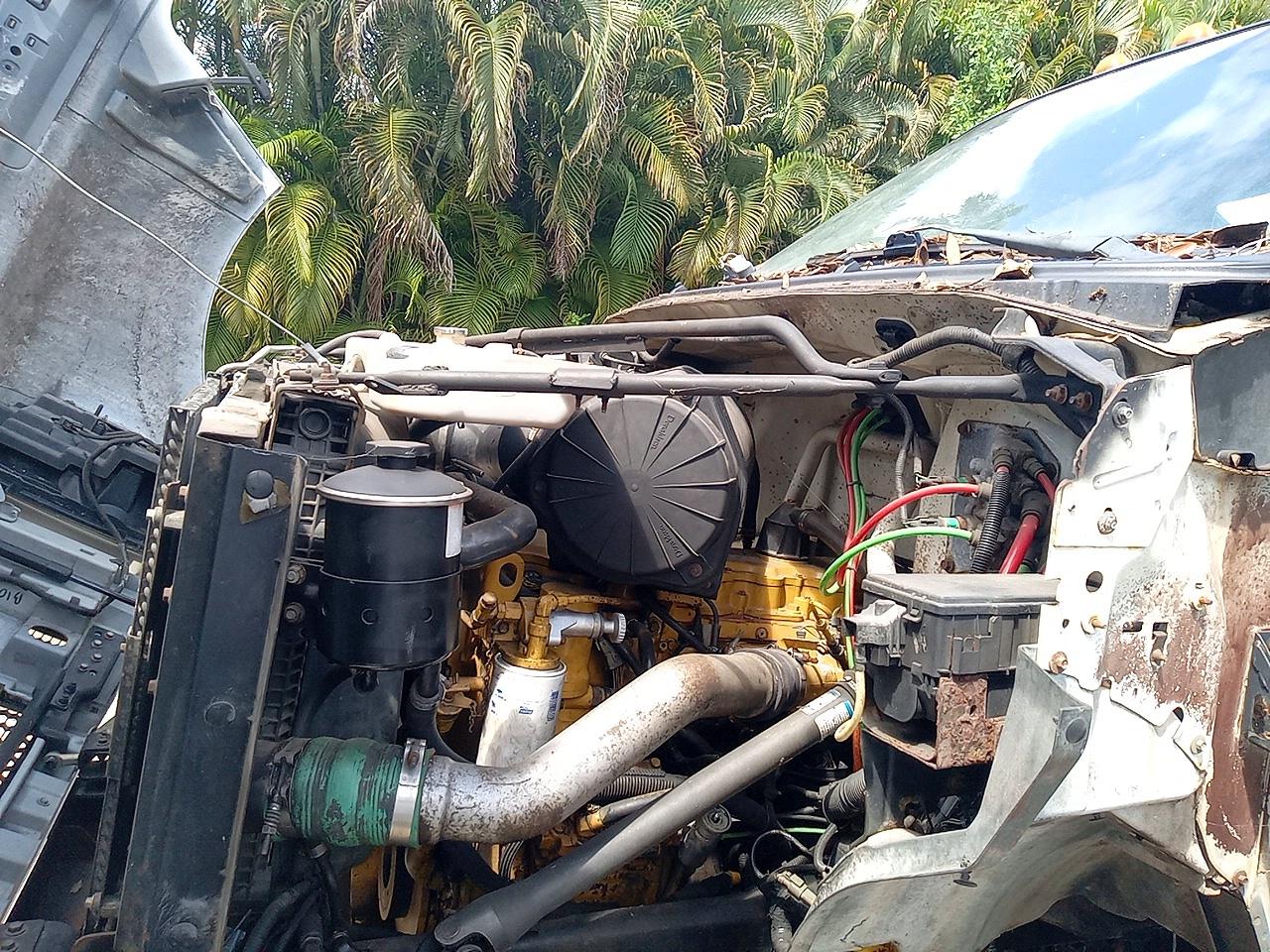 2001 FORD F650
