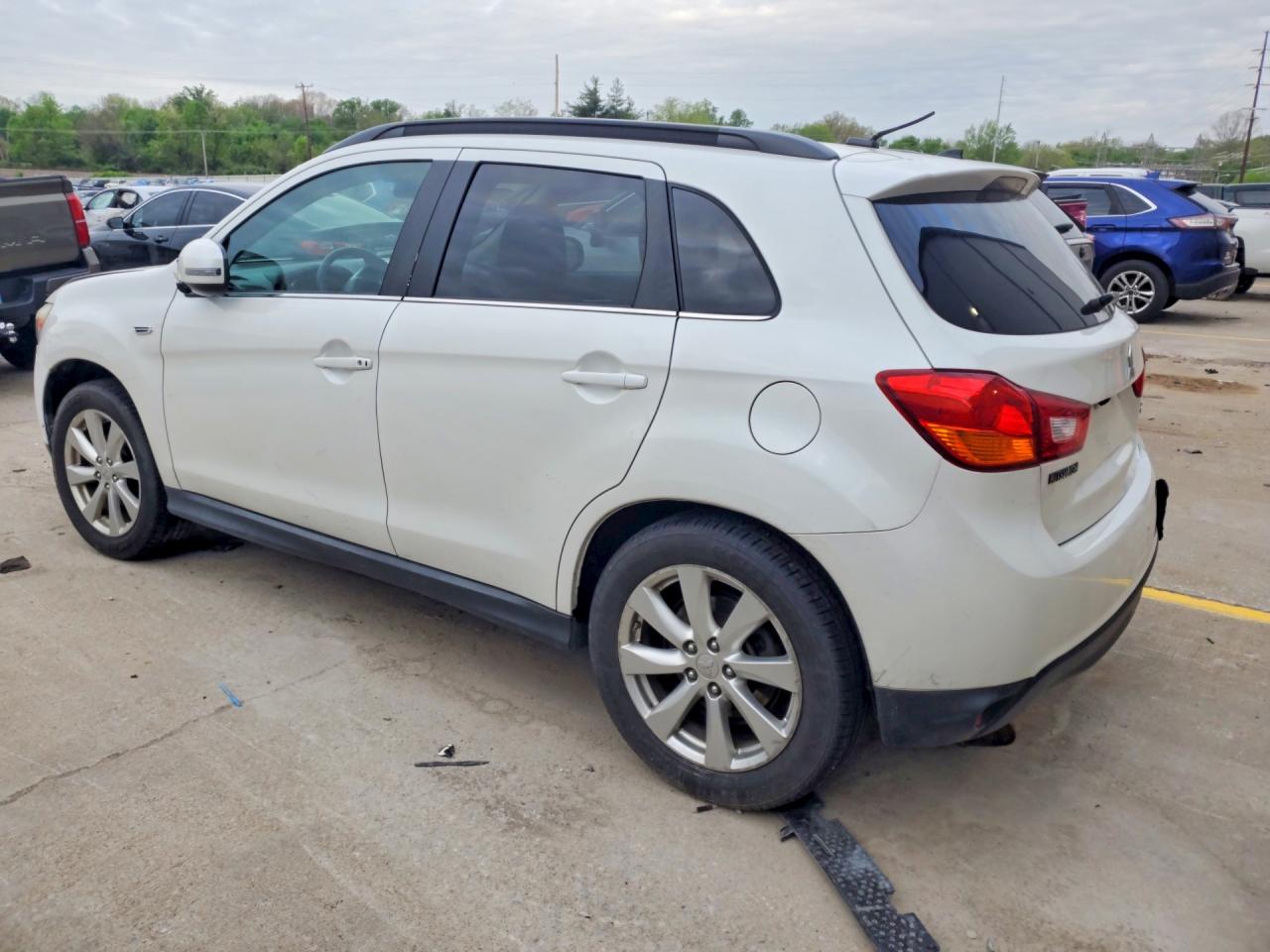 2015 MITSUBISHI OUTLANDER