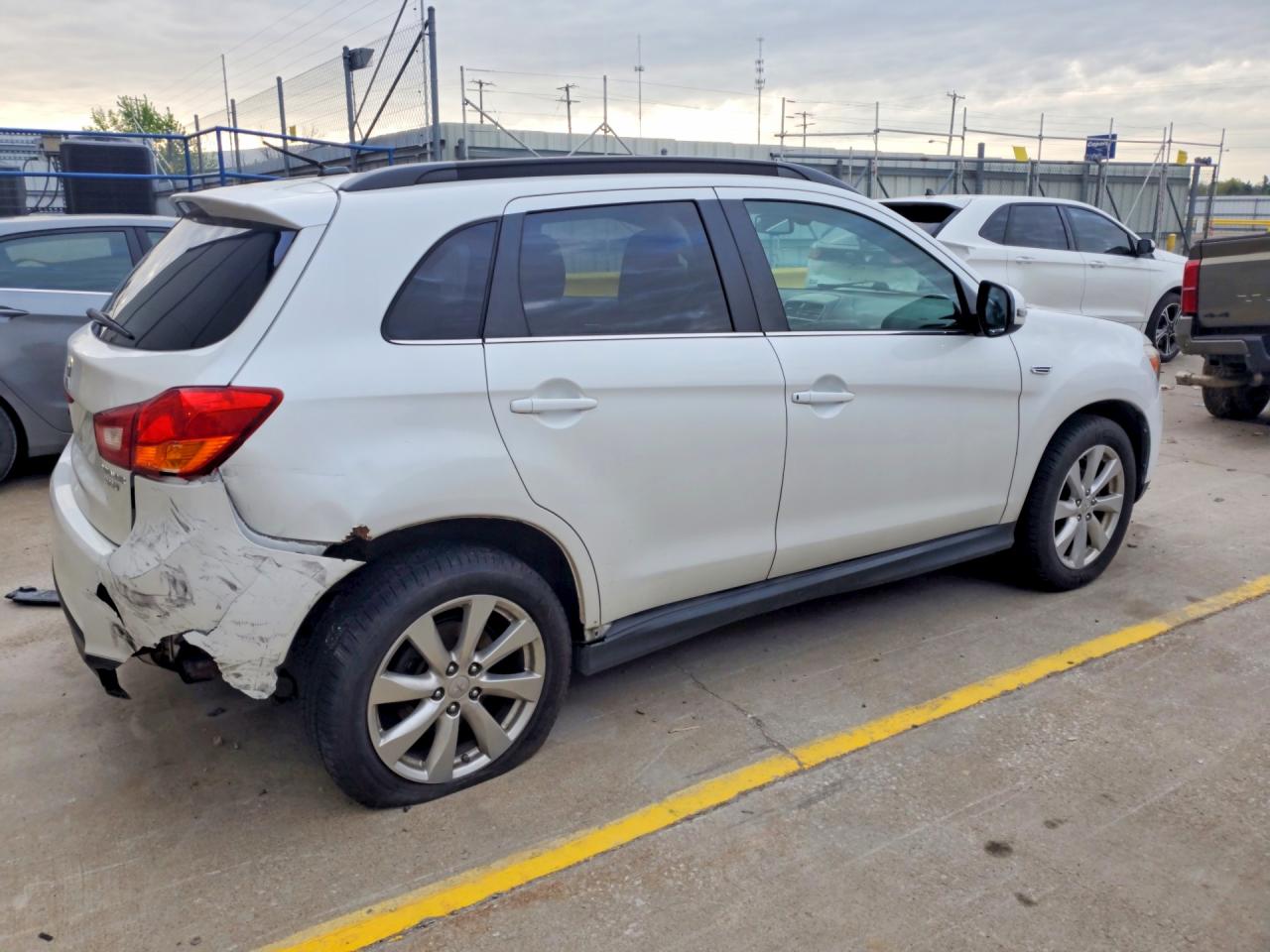 2015 MITSUBISHI OUTLANDER