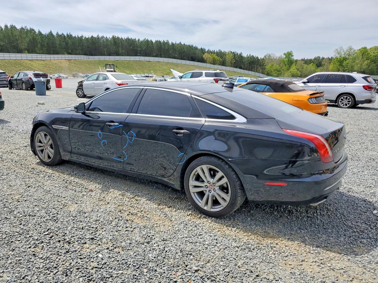 2016 JAGUAR XJ