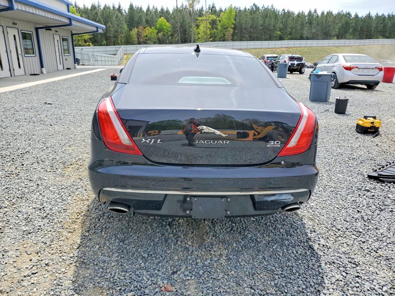 2016 JAGUAR XJ