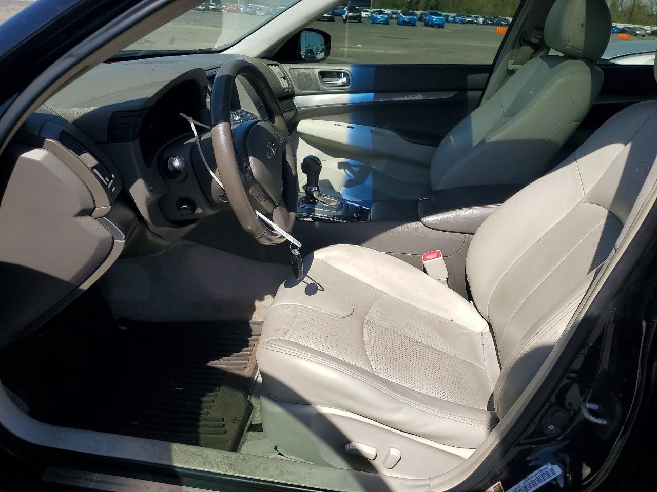 2011 INFINITI G37