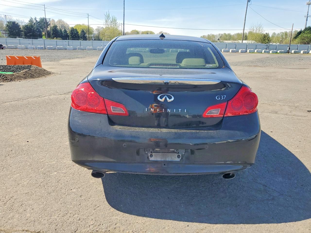 2011 INFINITI G37