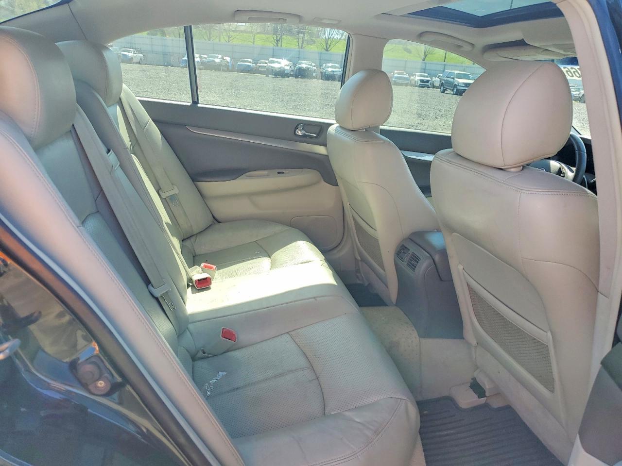2011 INFINITI G37