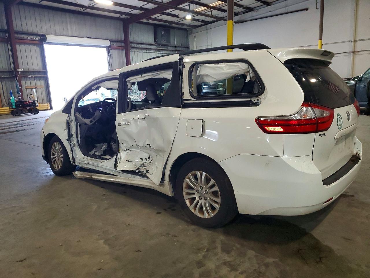 2017 TOYOTA SIENNA