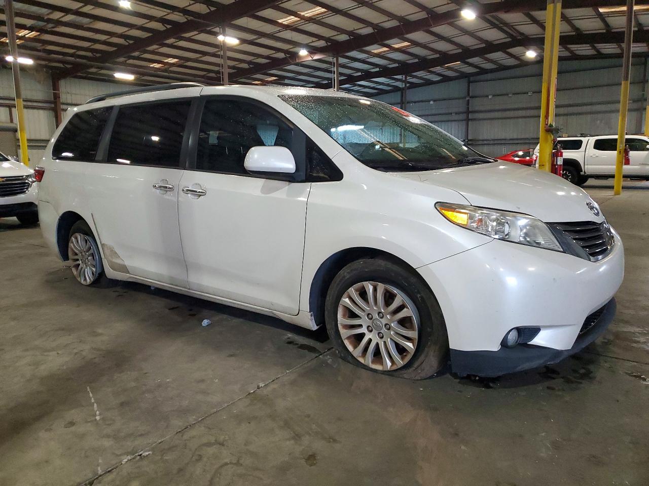 2017 TOYOTA SIENNA
