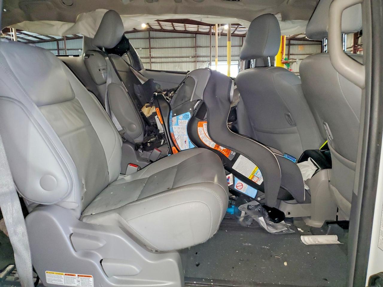 2017 TOYOTA SIENNA
