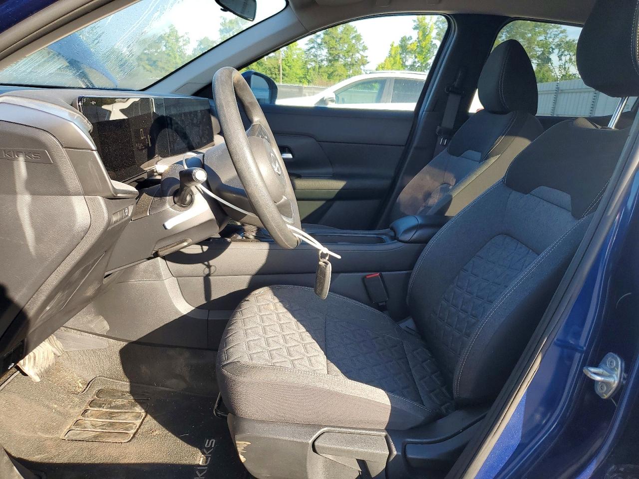 2025 NISSAN KICKS