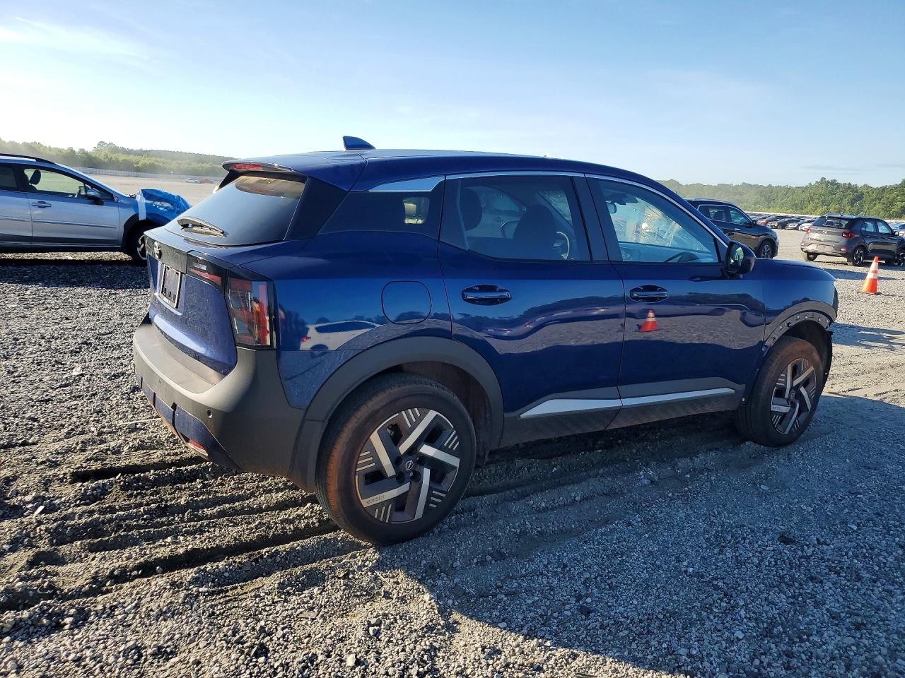 2025 NISSAN KICKS