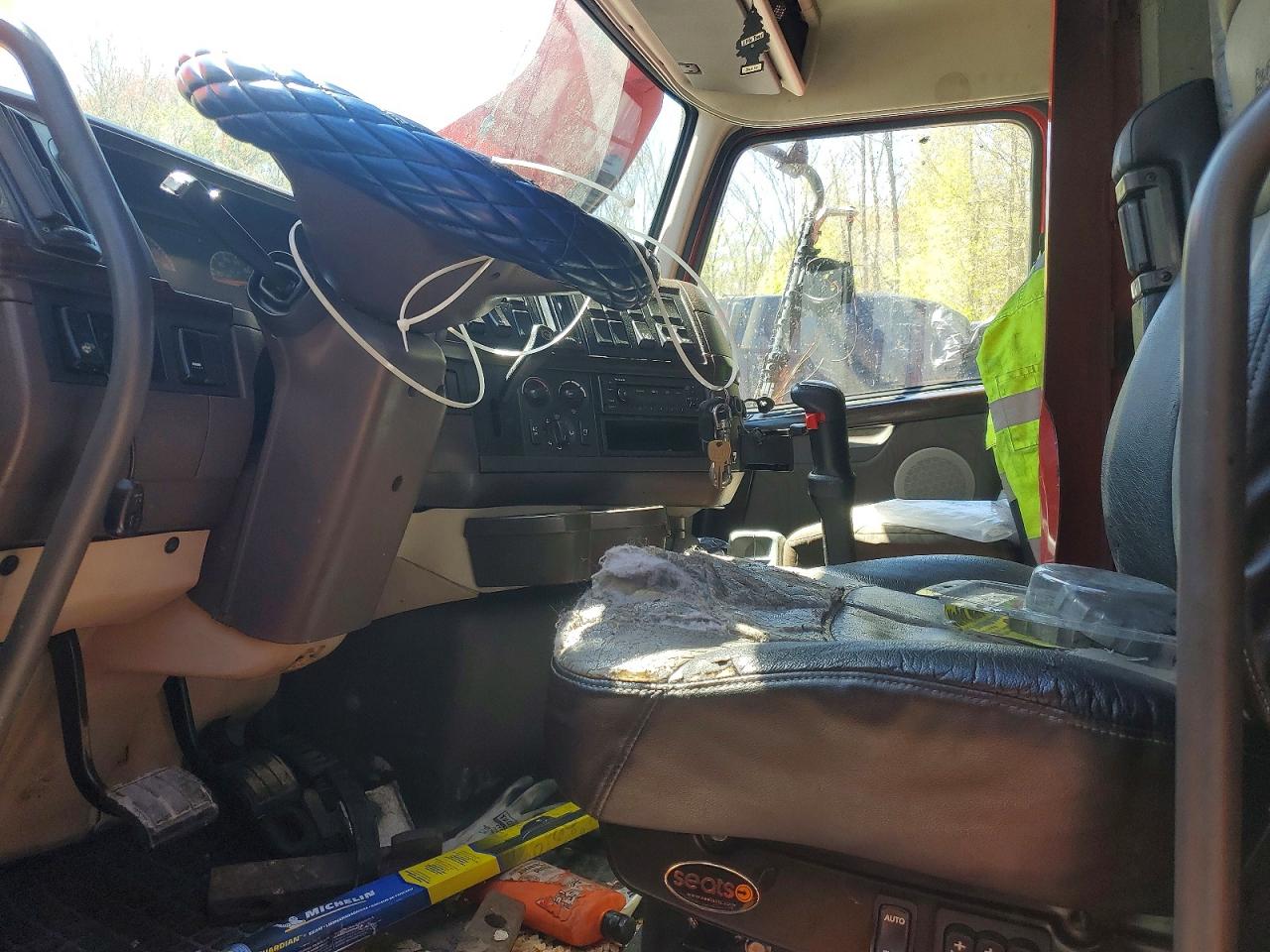 2012 VOLVO VN