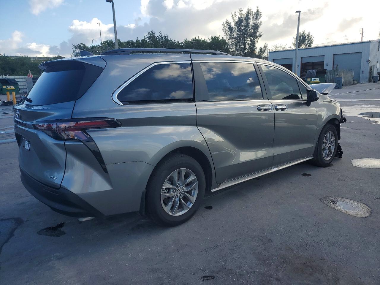 2026 TOYOTA SIENNA