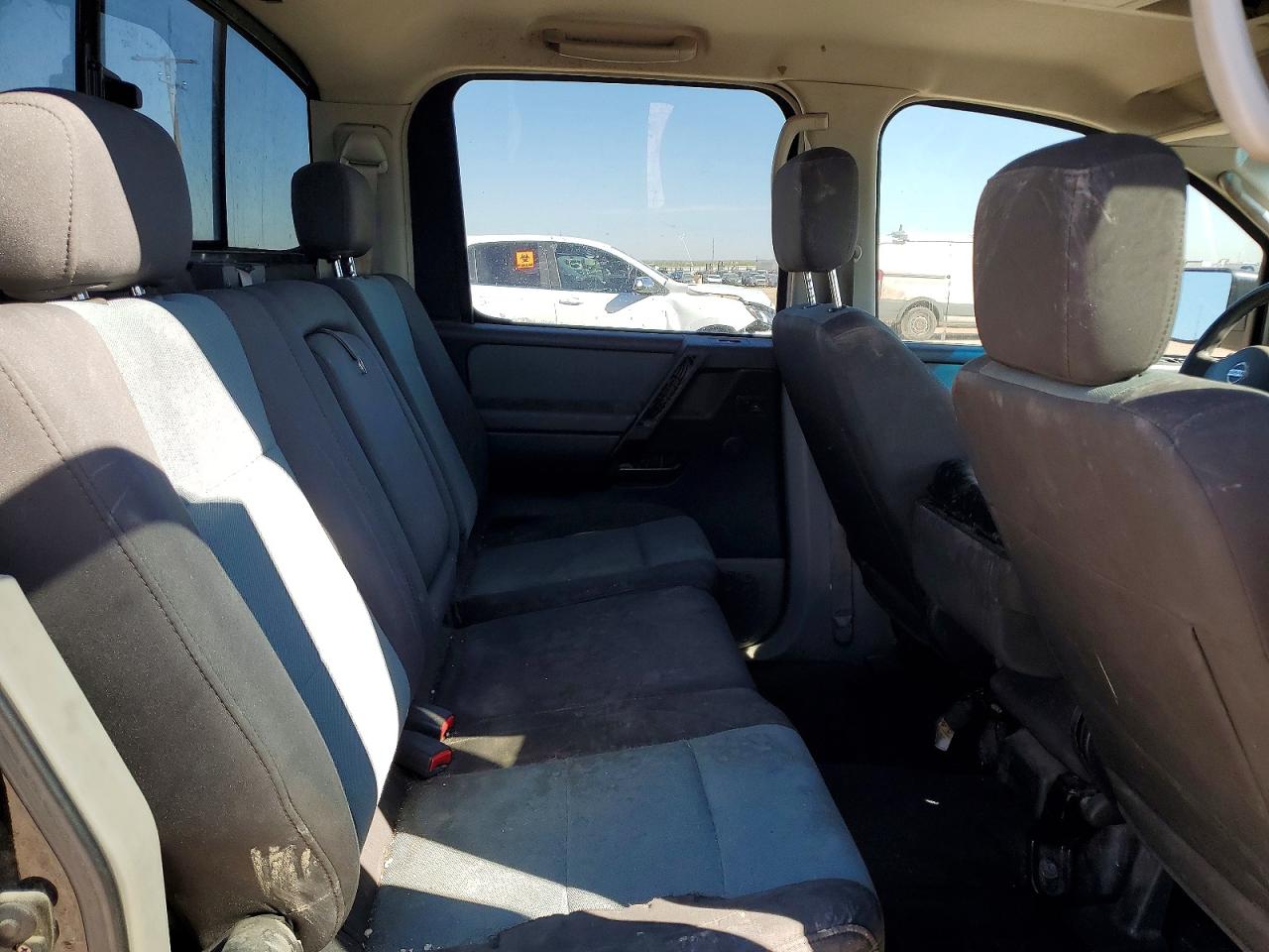 2004 NISSAN TITAN