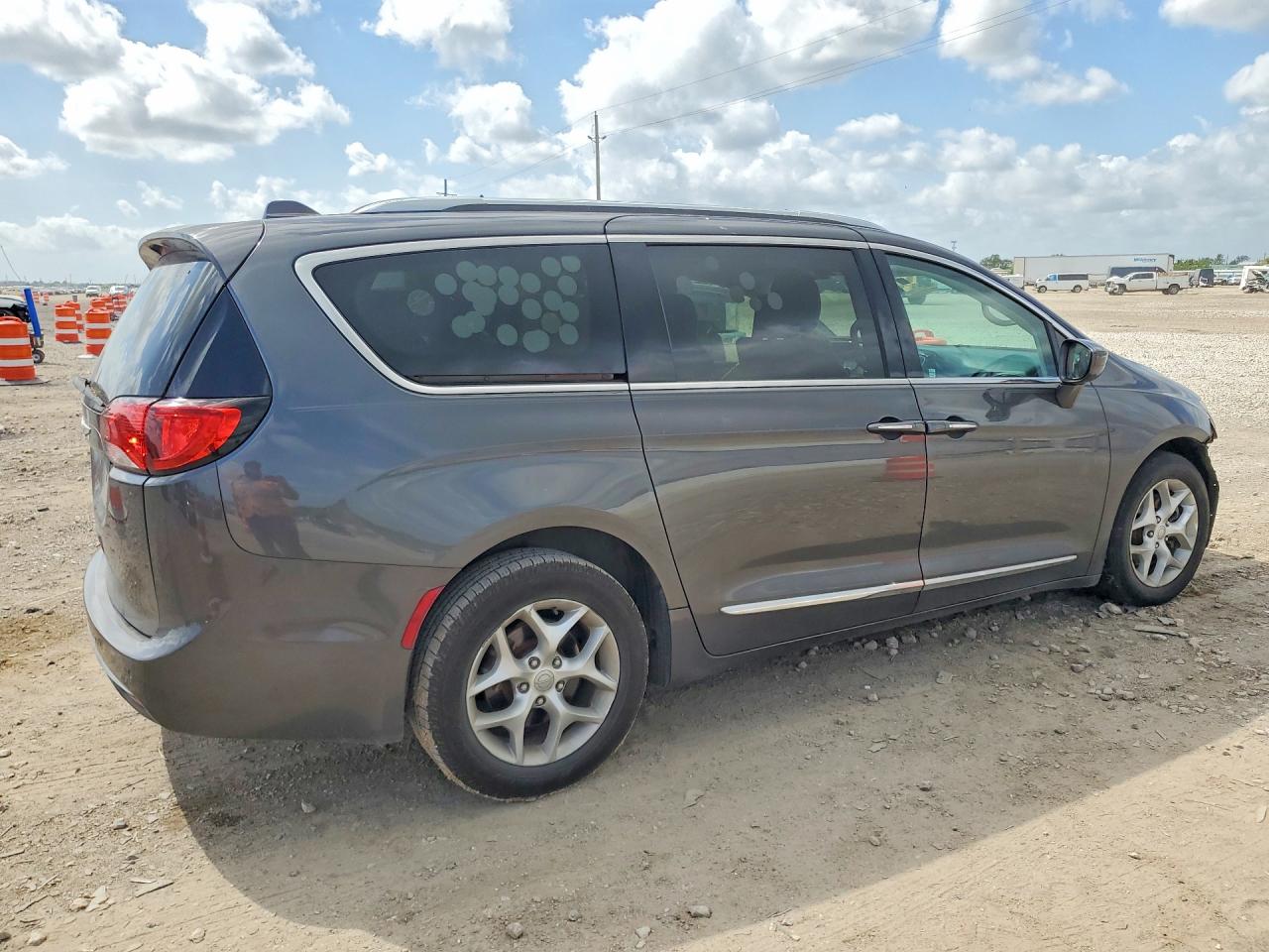 2017 CHRYSLER PACIFICA