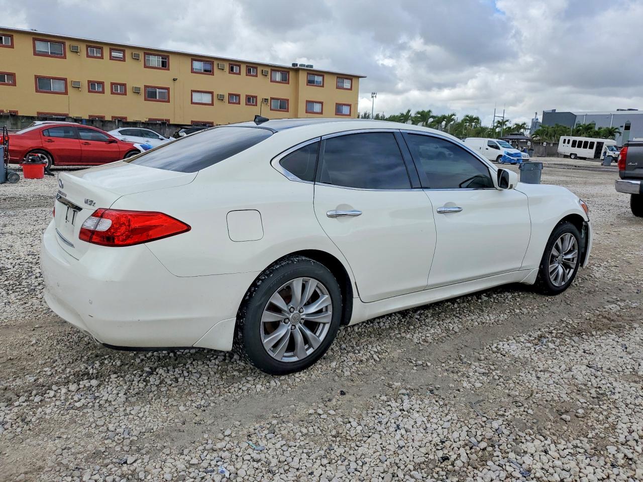 2013 INFINITI M37