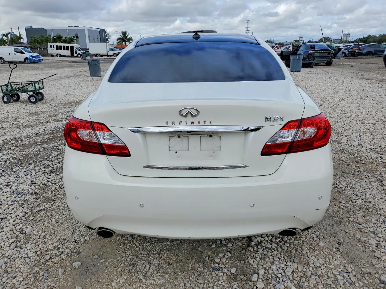 2013 INFINITI M37