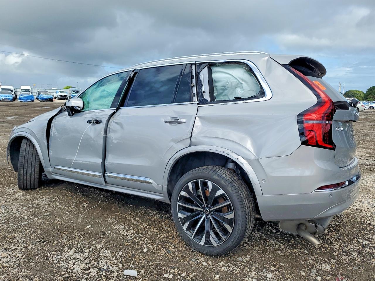2025 VOLVO XC90