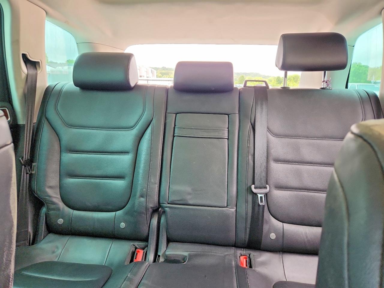 2011 VOLKSWAGEN TOUAREG