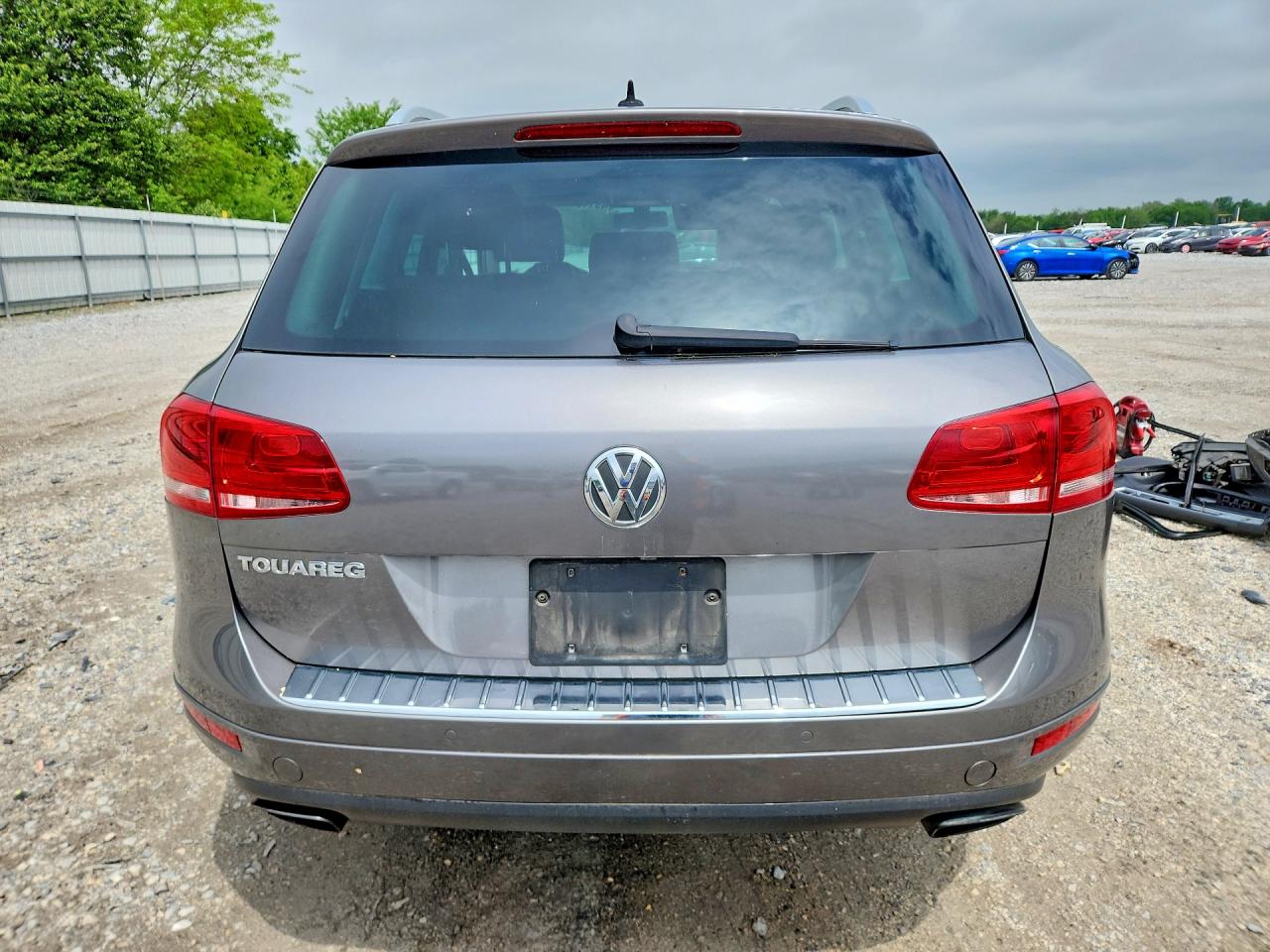 2011 VOLKSWAGEN TOUAREG