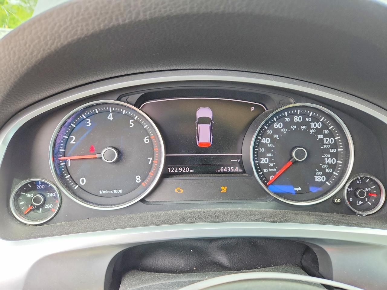 2011 VOLKSWAGEN TOUAREG