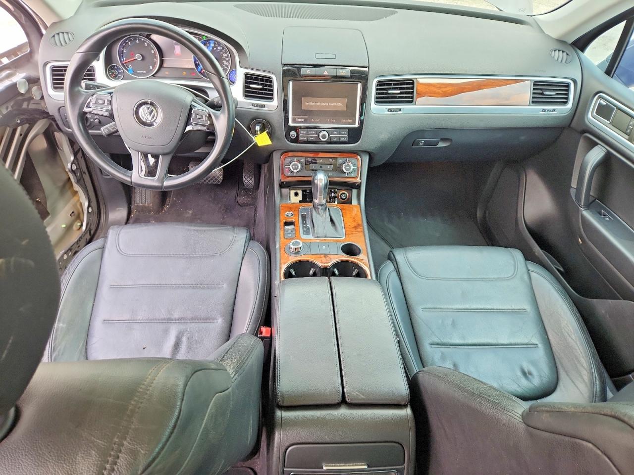2011 VOLKSWAGEN TOUAREG