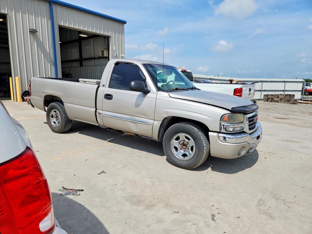 2004 GMC SIERRA