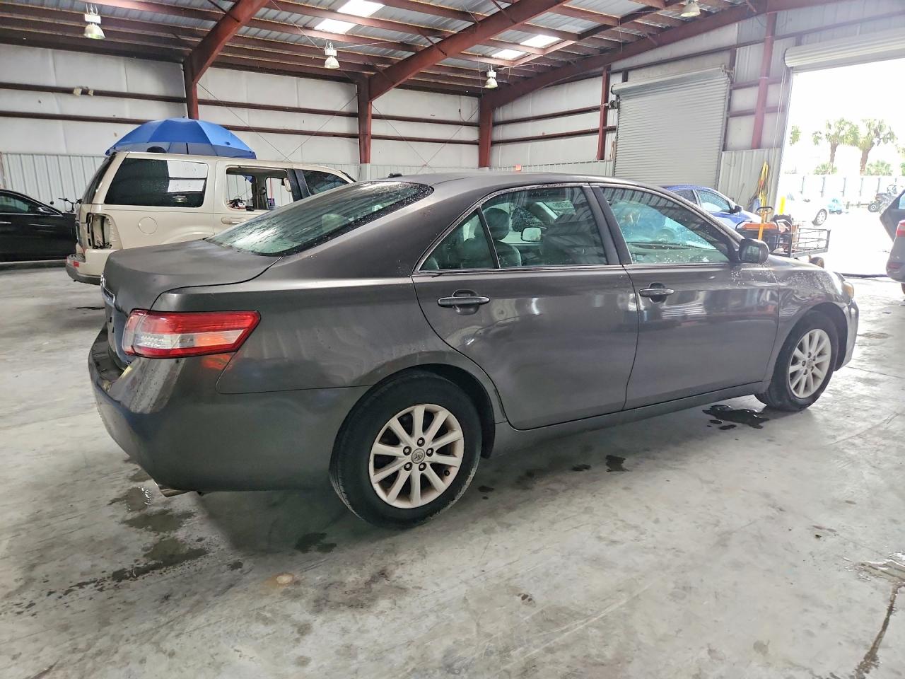 2011 TOYOTA CAMRY