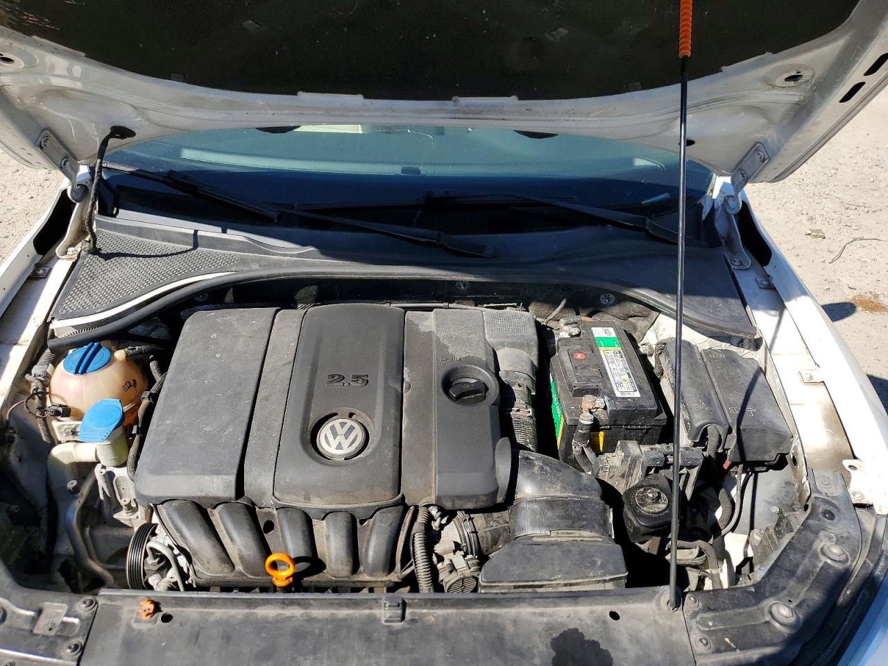 2013 VOLKSWAGEN PASSAT