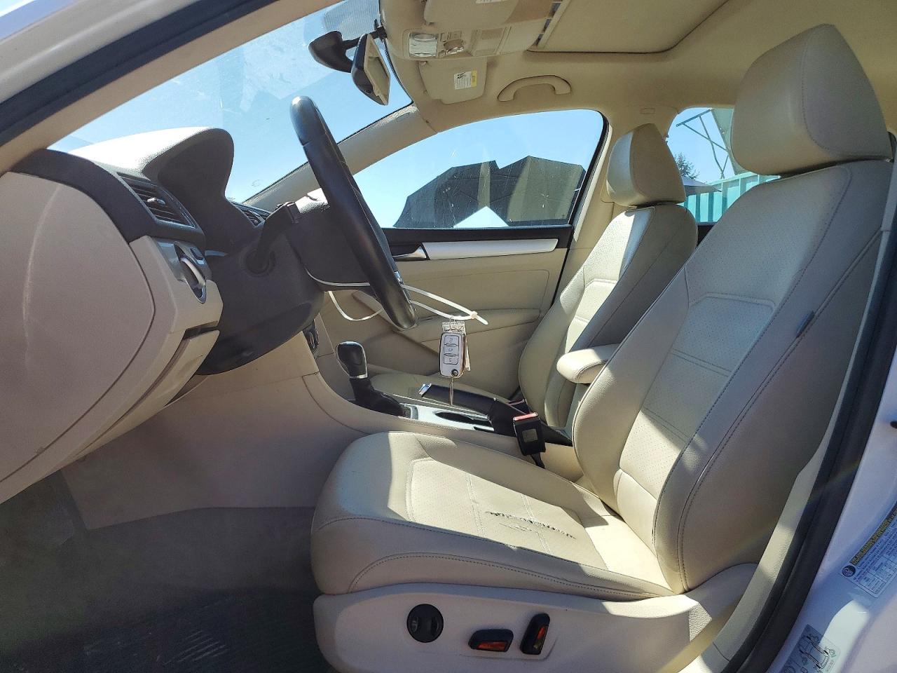 2013 VOLKSWAGEN PASSAT